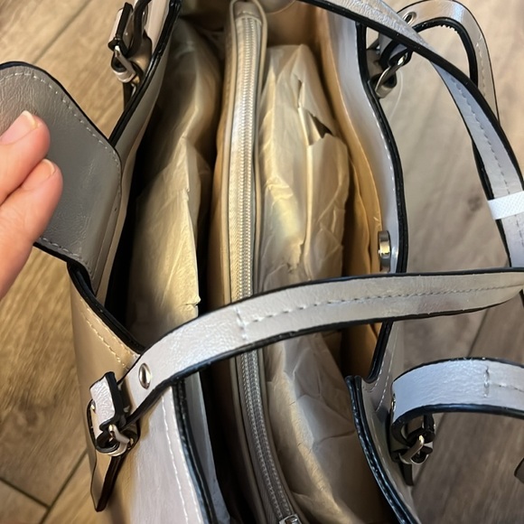 Mondani NewYork Tote - Picture 4 of 8